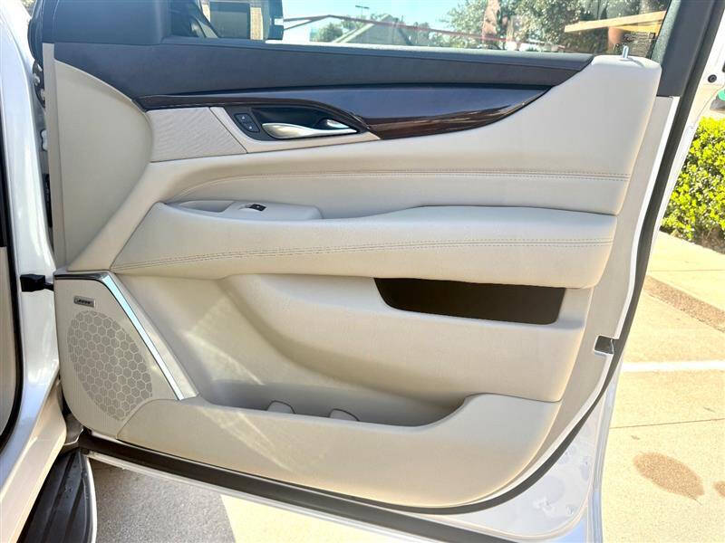 2016 Cadillac Escalade Luxury Collection