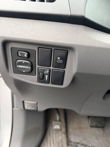 2010 Toyota Prius III