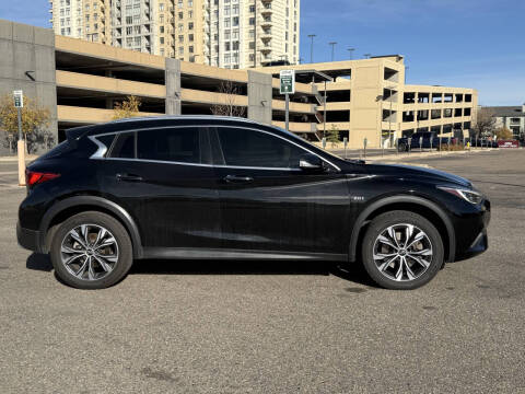 2017 Infiniti QX30 Luxury