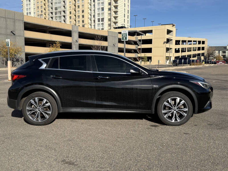 2017 Infiniti QX30 Luxury