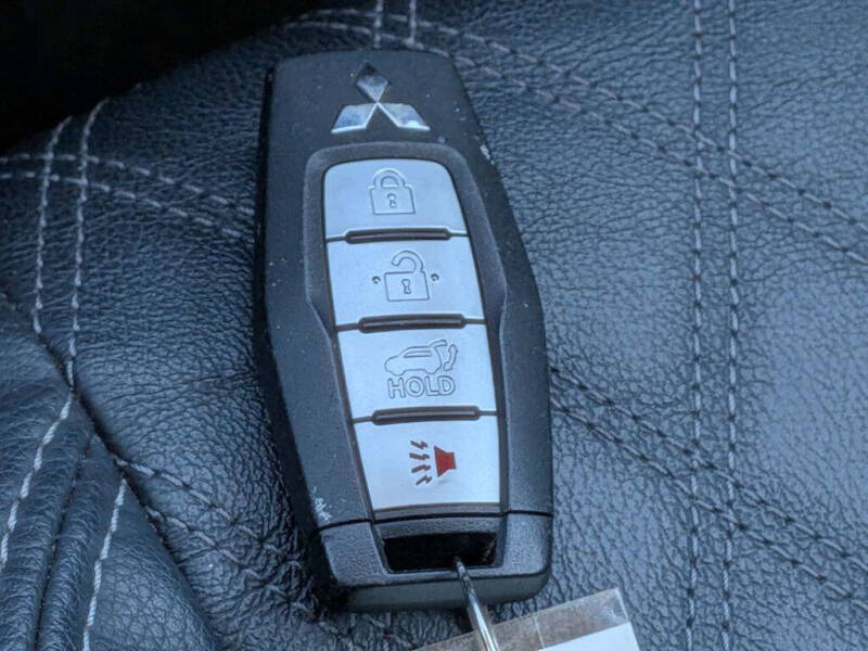 2023 Mitsubishi Outlander SEL