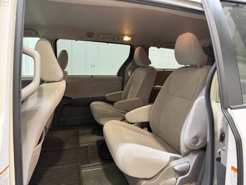 2017 Toyota Sienna LE 7-Passenger
