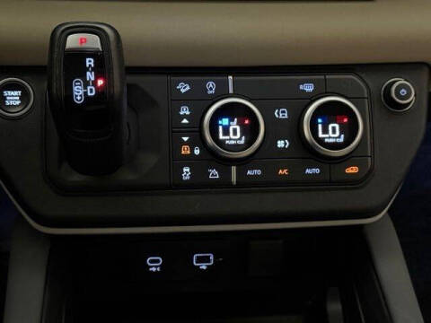 2023 Land Rover Defender 110 SE