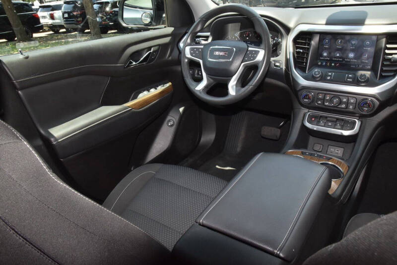 2023 GMC Acadia SLE