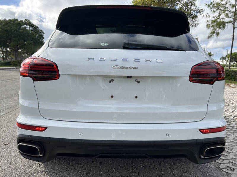2017 Porsche Cayenne Platinum Edition