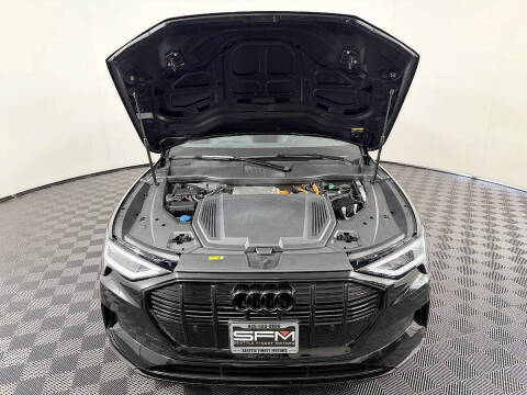 2023 Audi e-tron quattro Premium