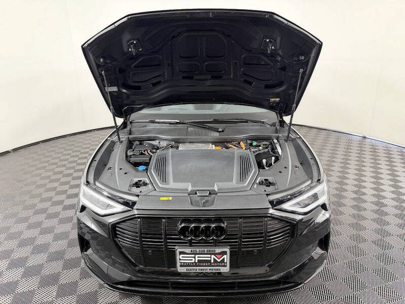 2023 Audi e-tron quattro Premium