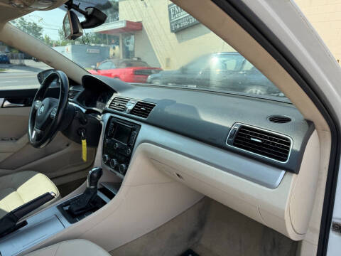 2012 Volkswagen Passat V6 SE