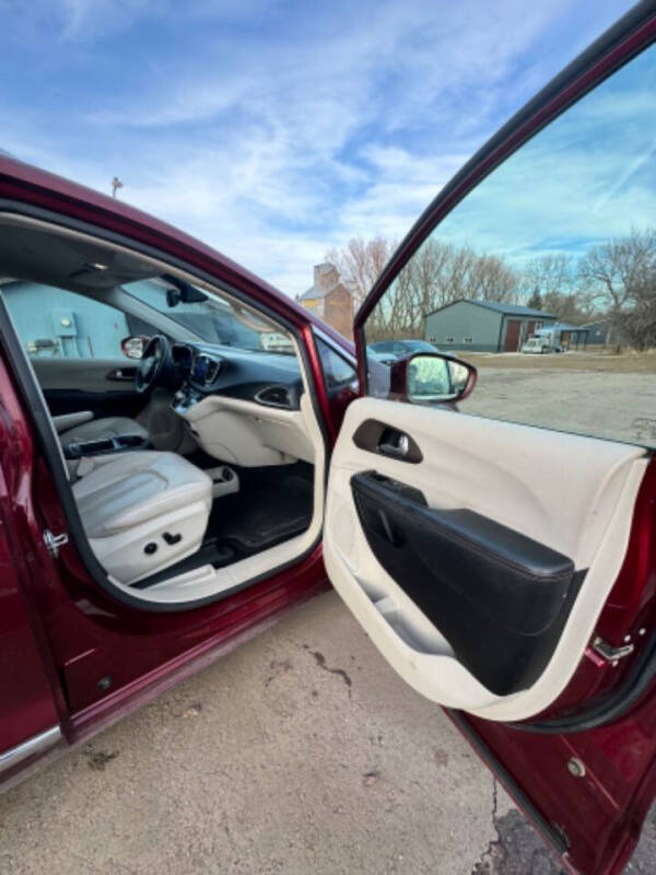 2017 Chrysler Pacifica Touring-L Plus