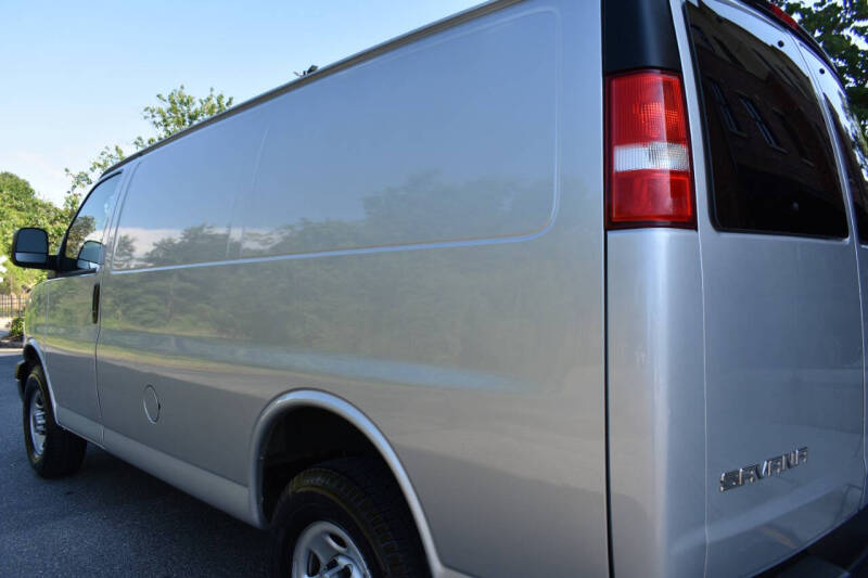 2022 GMC Savana 2500