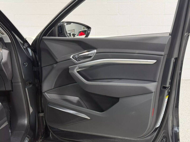 2019 Audi e-tron quattro Premium Plus