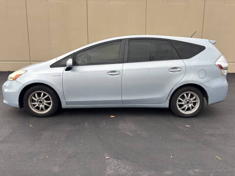 2014 Toyota Prius v Two