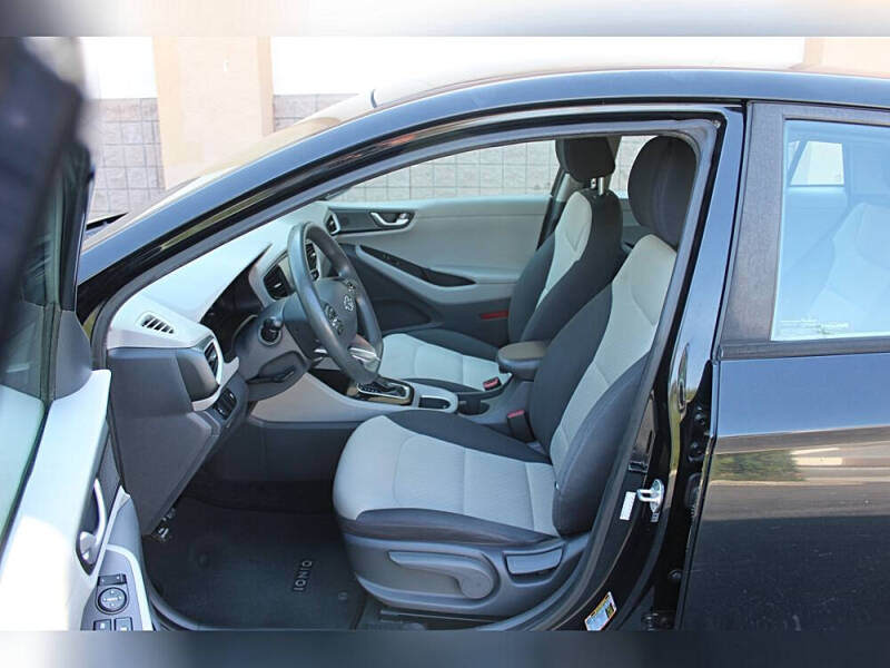 2017 Hyundai Ioniq Hybrid Blue