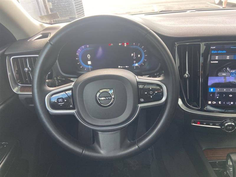 2023 Volvo S60 B5 Plus Dark Theme