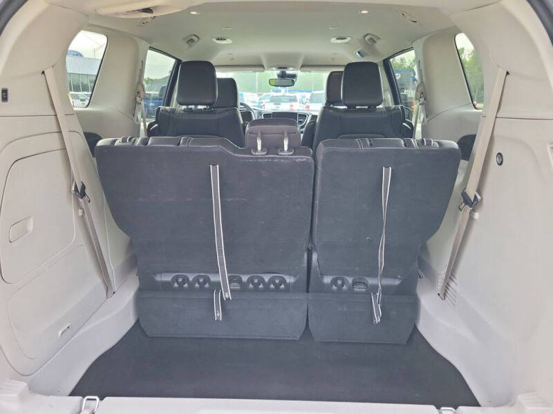 2024 Chrysler Pacifica Plug-In Hybrid Select