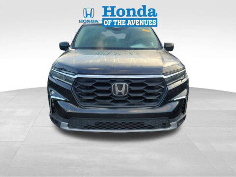 2023 Honda Pilot EX-L w/Rear Captain's Chairs