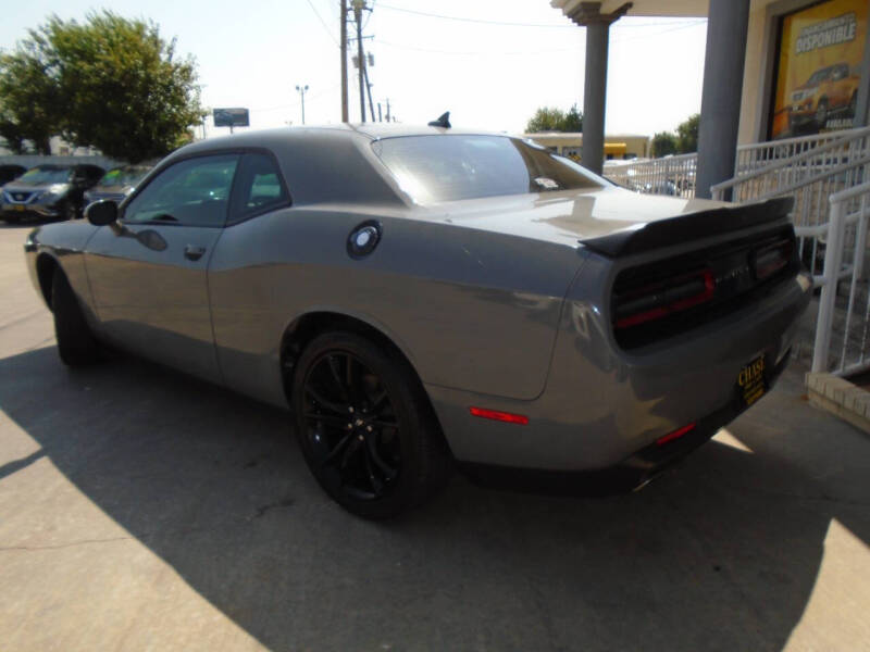 2018 Dodge Challenger SXT Plus