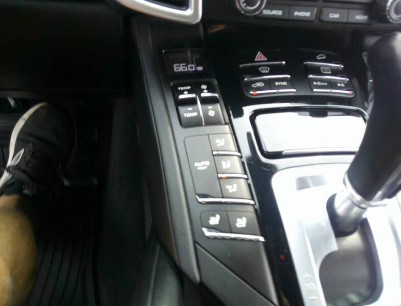 2017 Porsche Cayenne Platinum Edition