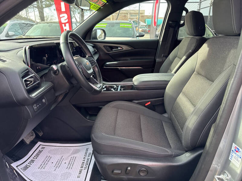 2024 Chevrolet Traverse LT