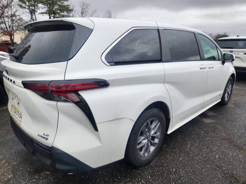 2021 Toyota Sienna LE 8-Passenger