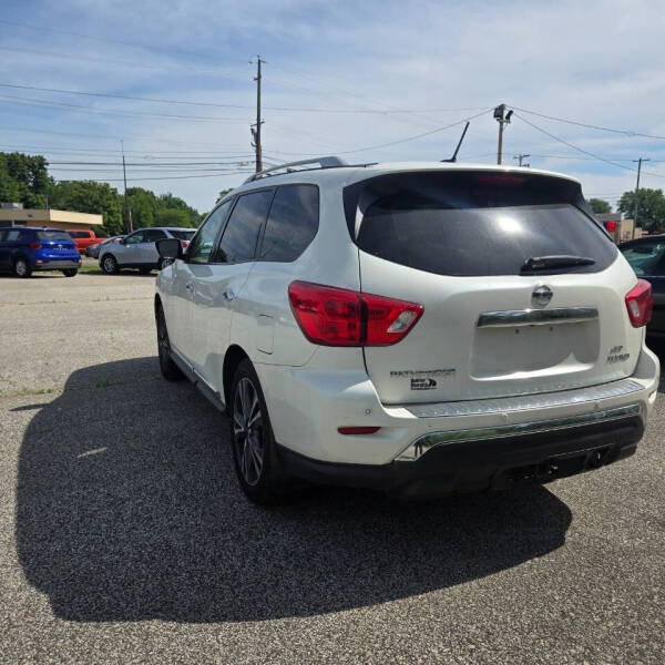 2017 Nissan Pathfinder Platinum