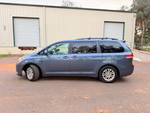 2013 Toyota Sienna XLE 8-Passenger