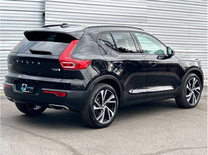 2020 Volvo XC40 T5 R-Design