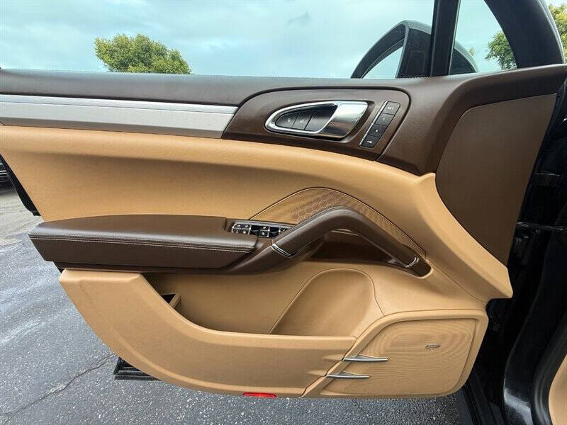 2016 Porsche Cayenne GTS