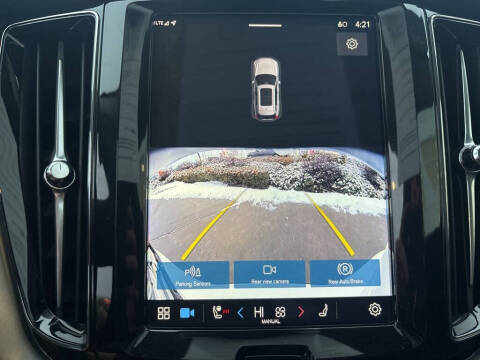 2025 Volvo XC60 B5 Core Dark Theme