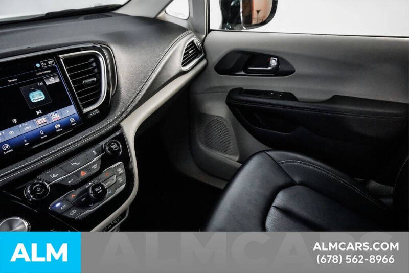 2024 Chrysler Pacifica Plug-In Hybrid Select