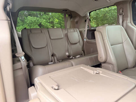 2011 Volkswagen Routan SE
