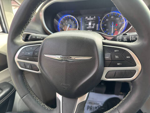 2022 Chrysler Voyager LX