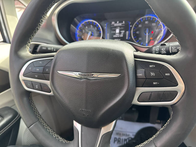 2022 Chrysler Voyager LX