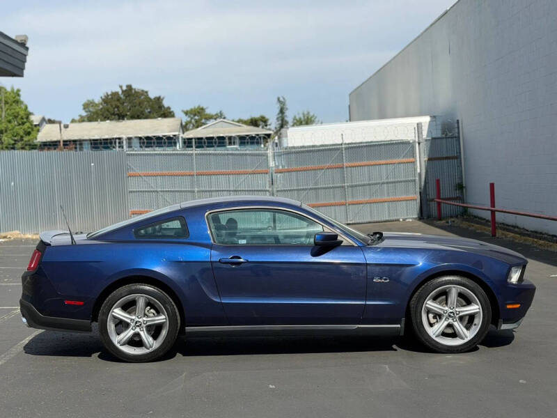 2011 Ford Mustang GT Premium