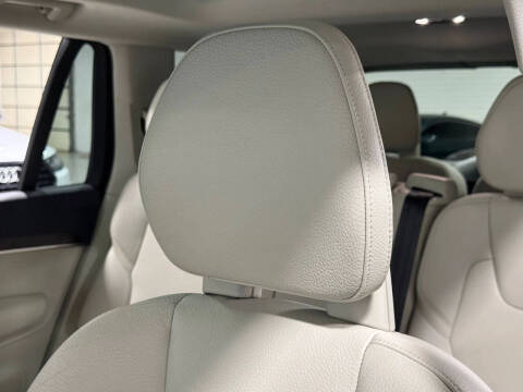 2016 Volvo XC90 T6 Momentum