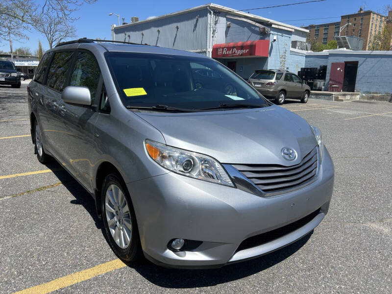2017 Toyota Sienna XLE Premium 7-Passenger