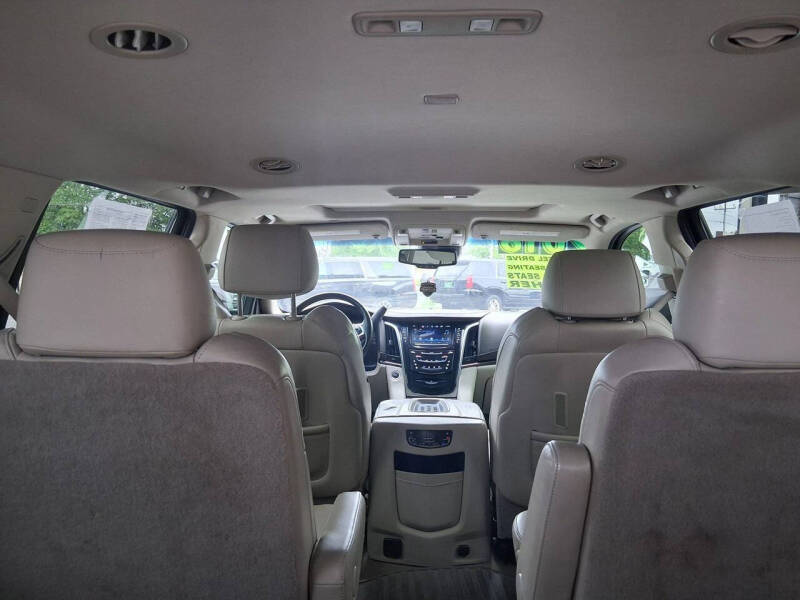 2016 Cadillac Escalade Luxury Collection