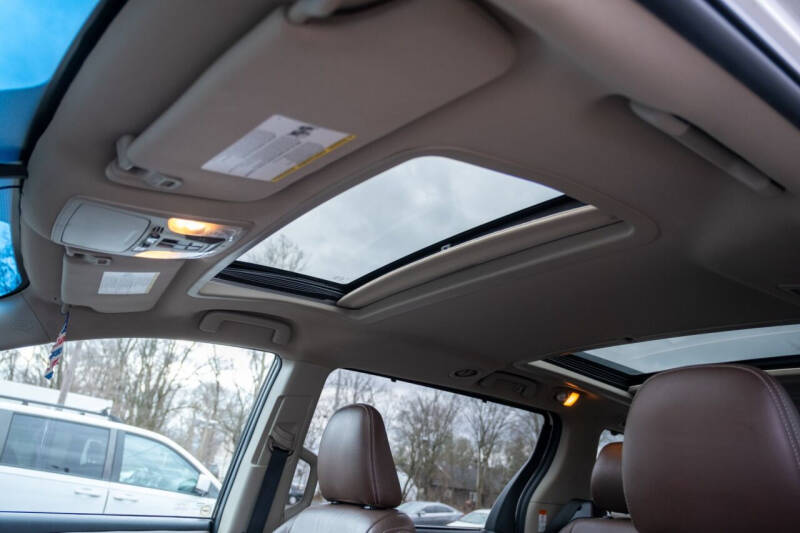 2015 Toyota Sienna Limited Premium 7-Passenger