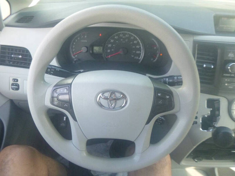 2011 Toyota Sienna LE 8-Passenger