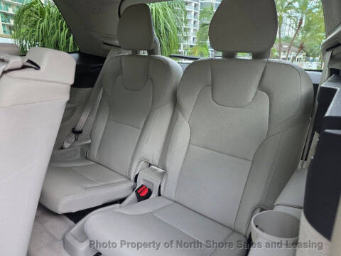 2016 Volvo XC90 T6 Momentum