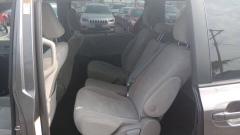 2017 Toyota Sienna LE 7-Passenger Auto Access Seat