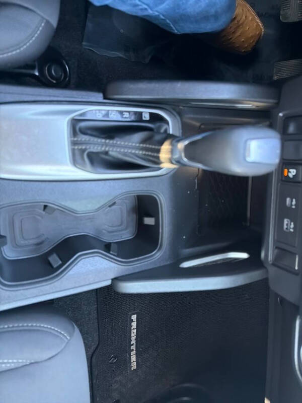 2023 Nissan Frontier SV