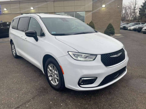 2025 Chrysler Pacifica Select