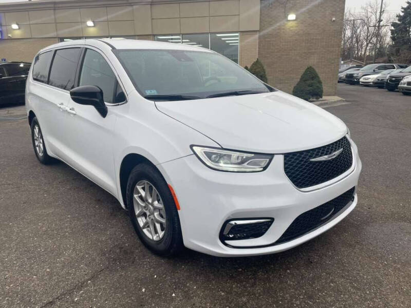 2025 Chrysler Pacifica Select