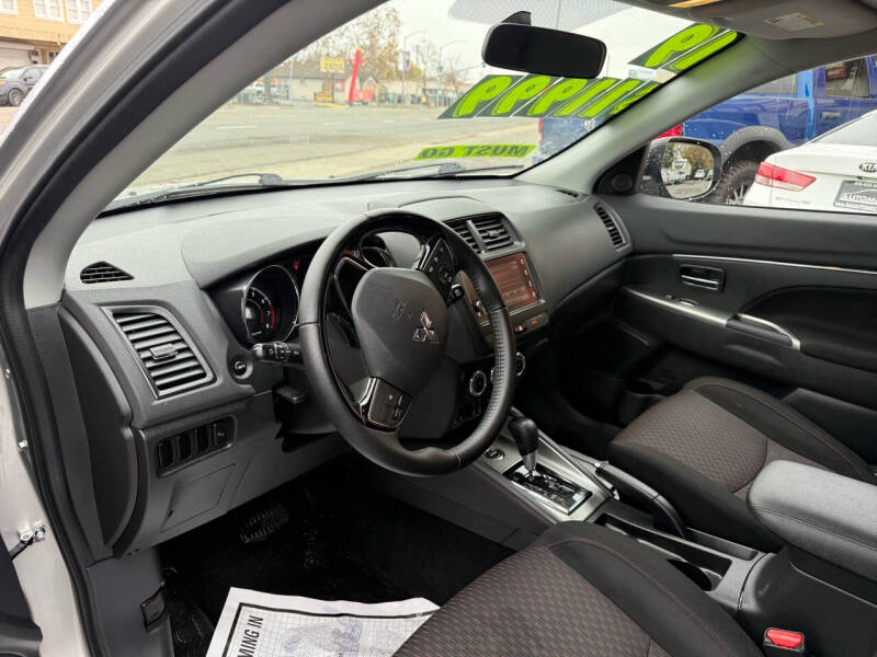 2019 Mitsubishi Outlander Sport SE photo 6