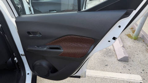 2021 Nissan Kicks SR