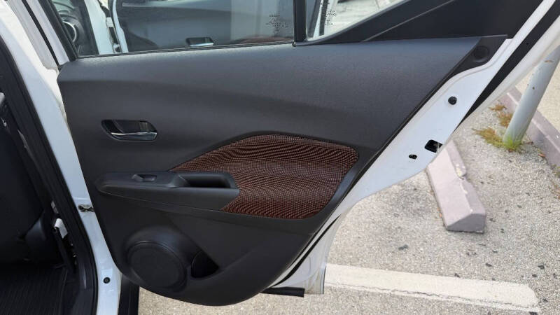 2021 Nissan Kicks SR