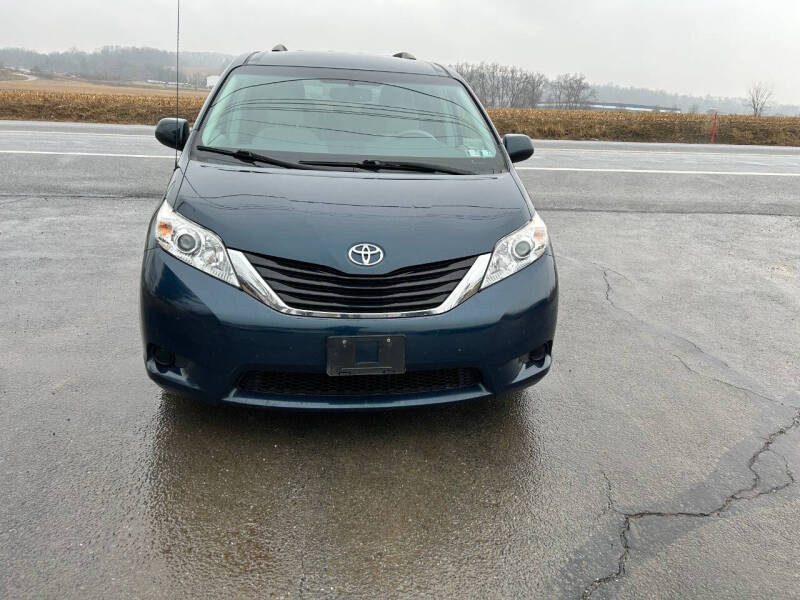 2012 Toyota Sienna LE 7-Passenger Auto Access Seat