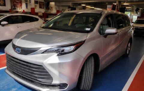 2021 Toyota Sienna LE 8-Passenger