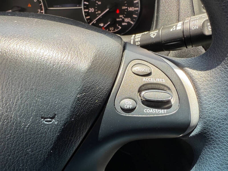 2016 Nissan Pathfinder SL